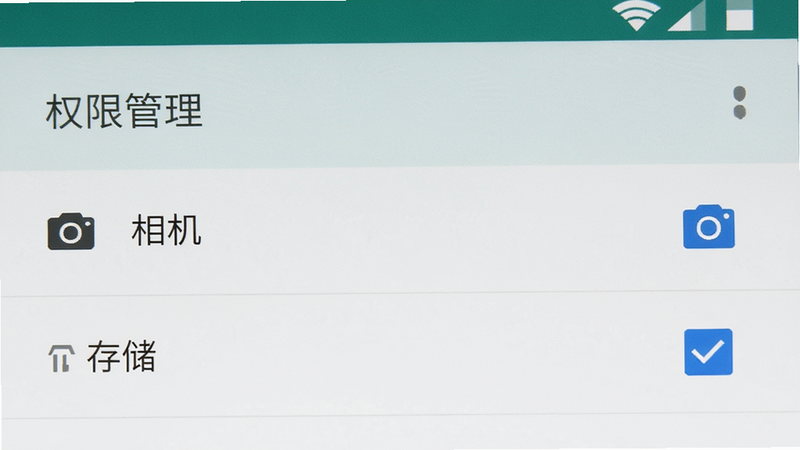 手机设置界面,显示“权限管理”选项,其中“相机”和“存储”权限被勾选,界面风格安卓原生,色彩简洁,细节清晰,高清,无多余元素,干净,主体明确,布局垂直,排版整齐,风格极简,画质极佳