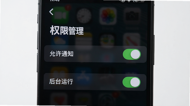 ����Ϊ�ֻ�����Ȩ�޽��棬����Ϊ�б���ʽ���Ű��࣬���ΪiOS/Androidϵͳԭ�����ϸ�ڸ�����ʾ������֪ͨ���͡���̨���С����أ������������ɾ����������֡�Ȩ�޹�����