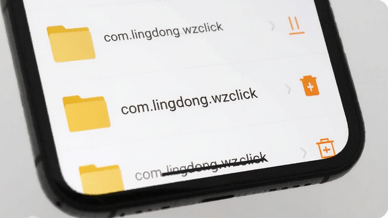 主体为手机文件管理器界面,显示一个名为“com.lingdong.wzclick”的文件夹,文件夹图标为黄色,背景为白色列表,布局为单行显示,排版简洁,风格扁平化,细节处有删除图标高亮,画质清晰,无其他文件夹干扰