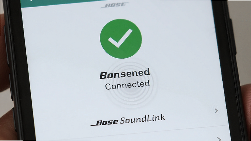 �������ֻ���Ļ��д����ʾBose ConnectӦ���е��������ӳɹ����棬��������Ϊ��ɫ�����ӶԹ�ͼ�꣬�·��г��豸�б����Ű洹ֱ���У����Ϊ��ƽ����ƣ�ϸ�ڰ�����������ָ���ط���Ч������͵���Ӱ������ϸ�壬�ɾ����޶���Ԫ�أ���������Ϊ