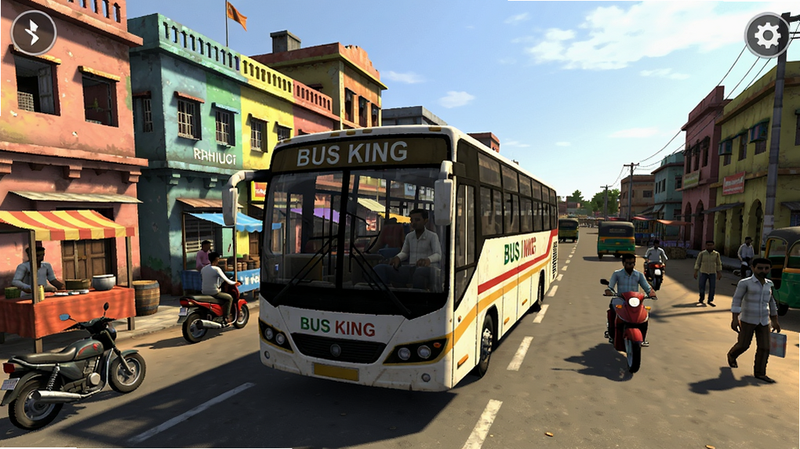 Bus King India Bus Simulator 真实场景截图,显示印度城市街道,有彩色建筑物、路边的摊位、摩托车和行人,巴士正在行驶,光影效果真实,画面细腻,高画质