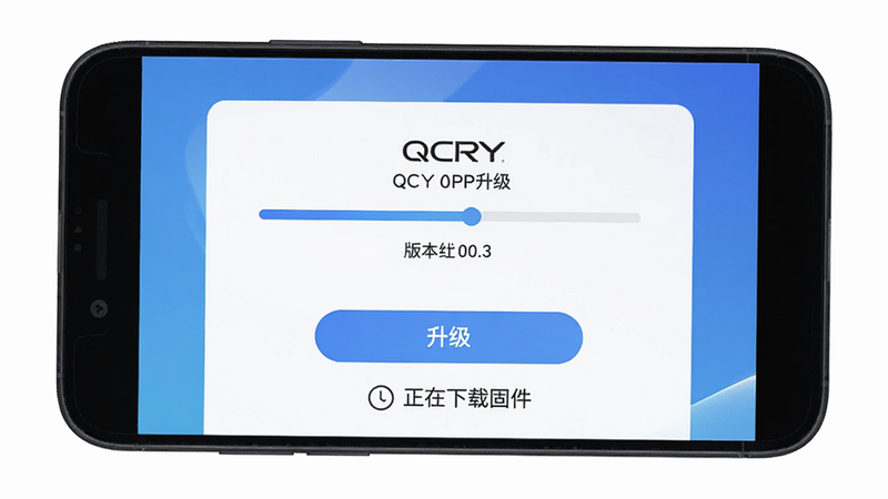 ����Ϊ�ֻ���Ļ����ʾQCY APP�̼��������棬���������н������Ͱ汾�ţ�����࣬ϸ�ڰ���������ť����ʾ��Ϣ