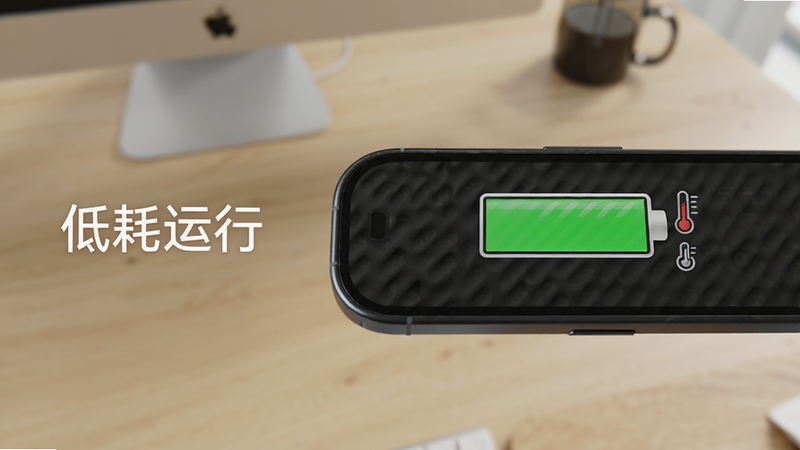 主体为手机侧面特写,显示电池图标为绿色满格,旁边有温度低标识,背景为虚化的桌面,布局简洁,风格为极简主义,细节展示电池纹理,画质高清,干净,文字“低耗运行”在左侧