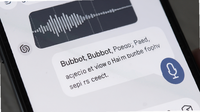 展示Bubbot对话界面的特写图,主体为手机屏幕局部,显示用户发送的语音波形图和Bubbot回复的文字气泡,气泡背景为白色,文字为深灰色,布局紧凑有序,现代简约风格,细节处有麦克风图标高亮,画质高清,无水印
