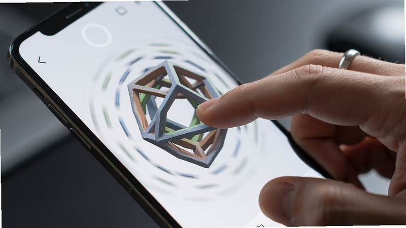 一只手在手机上操作3D Circle应用的动态场景,屏幕中显示一个正在旋转的复杂3D几何体,布局聚焦于手部动作与屏幕交互,排版紧凑,风格写实与科技结合,细节展示手指触碰屏幕的光影,画质逼真,干净,无多余元素