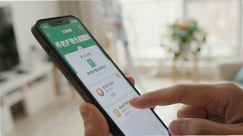 主体为智能手机侧面与手持特写,显示“养老护理员超题库”APP正在运行,布局为手持设备与背景虚化,风格为生活化场景,细节包含手指点击屏幕的动作,画质真实,干净无杂物